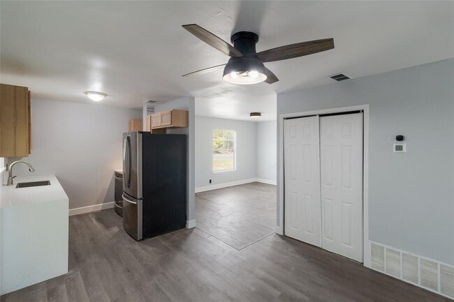 Building Photo - 5846 Castle Lk Dr