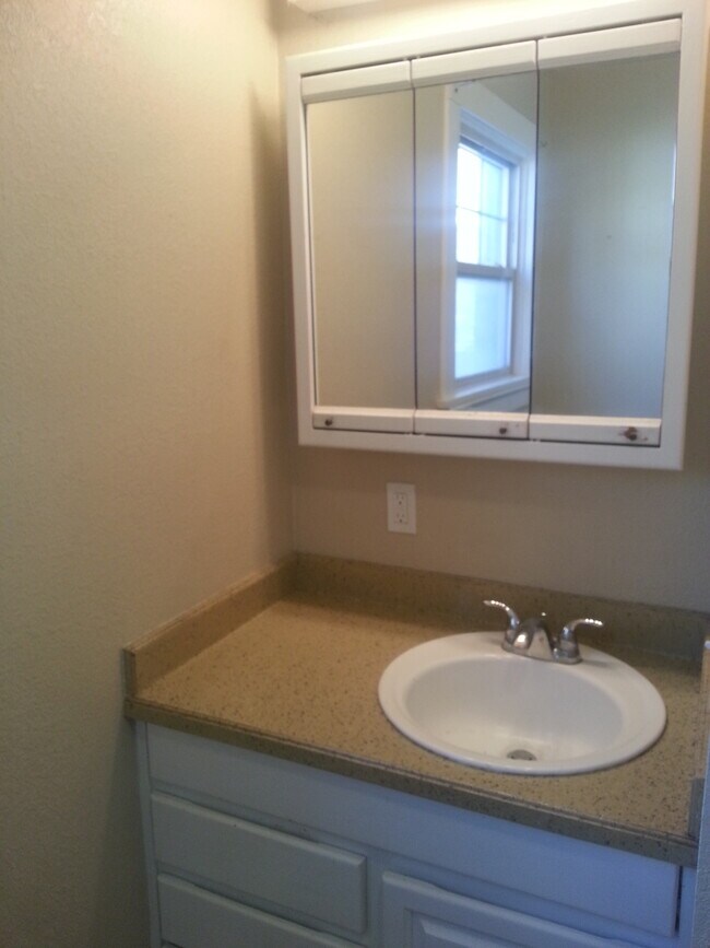 Building Photo - Charming Copperton 4 bedroom upgraded vintage home.