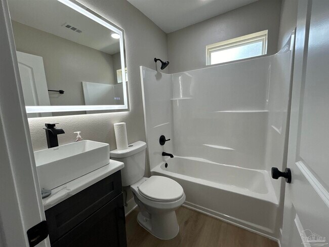 Building Photo - 721 W Jordan St