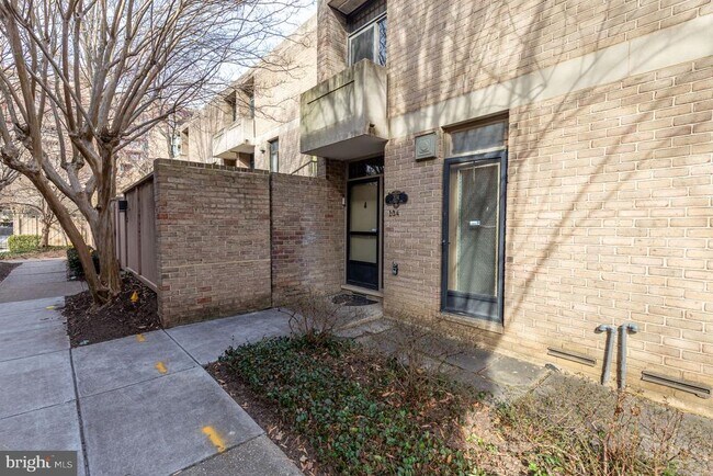 Building Photo - 204 M St SW