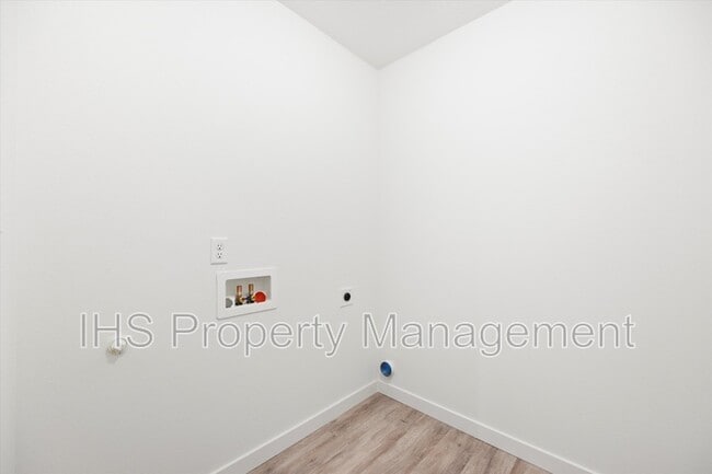 Building Photo - 4732 W Quinault Dr