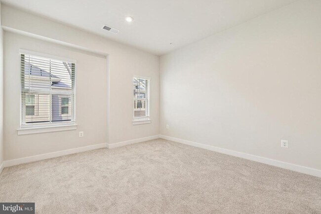 Building Photo - 2528 VERONA Pl