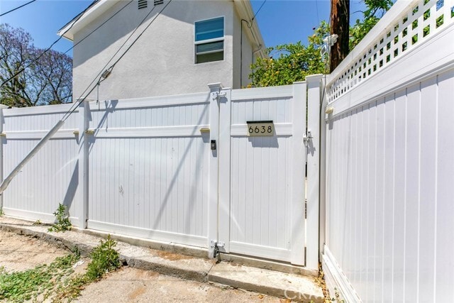 Building Photo - 6638 Lindley Ave