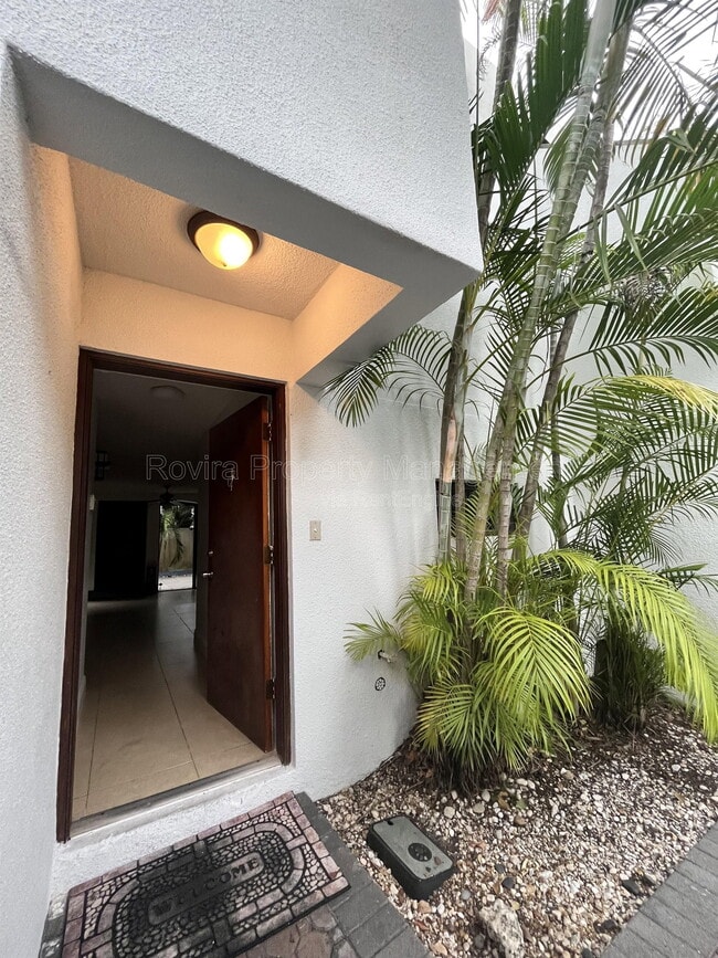 Building Photo - 2180 Brickell Ave