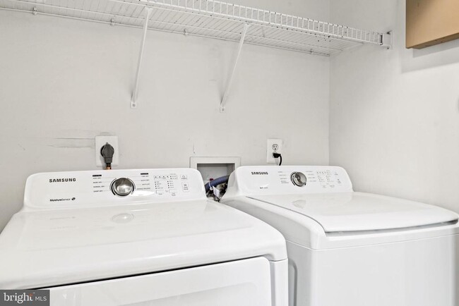 Building Photo - 1 Harbour Heights Dr