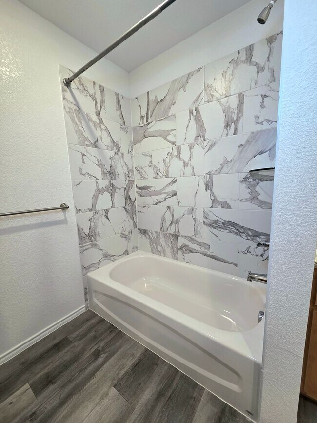 Building Photo - AVAILABLE SOON! *MORE PHOTOS COMING SOON* (SECTION 8 ACCEPTED)