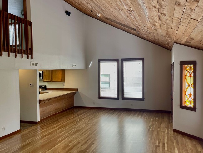 Building Photo - Bainbridge Island charmer ....delightfully...