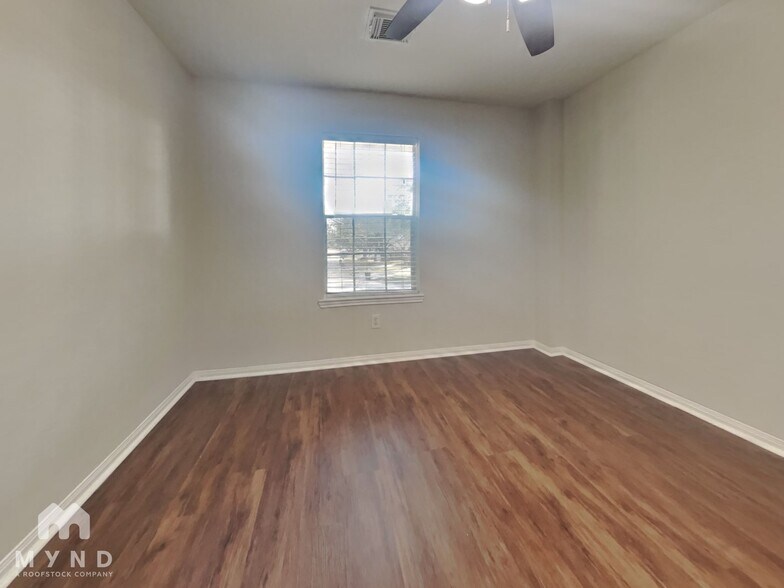 Building Photo - 2131 Crimson Lake Ln