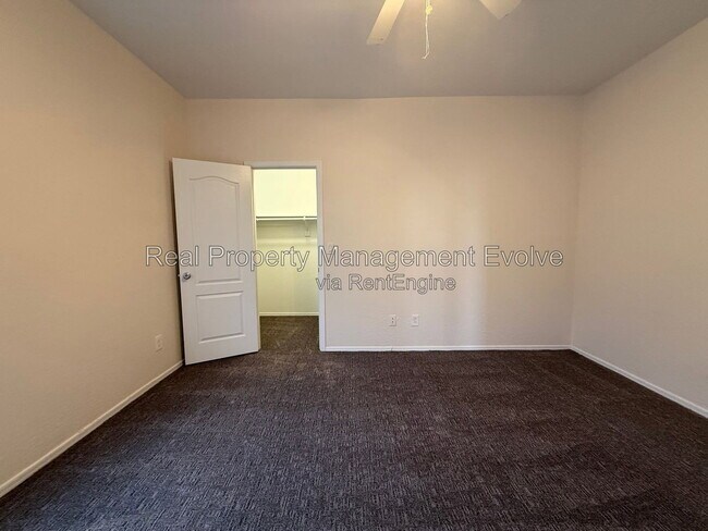 Building Photo - 1234 W Remington Dr