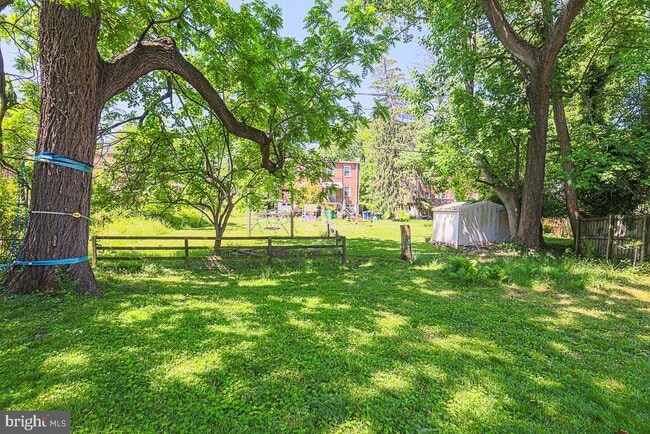 Building Photo - 5724 Greenspring Ave