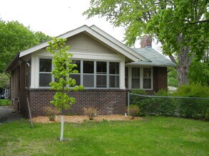 Building Photo - Charming 3-Bed Home with Hardwood Floors and 1400 Sq Ft of Comfort in Minneapolis