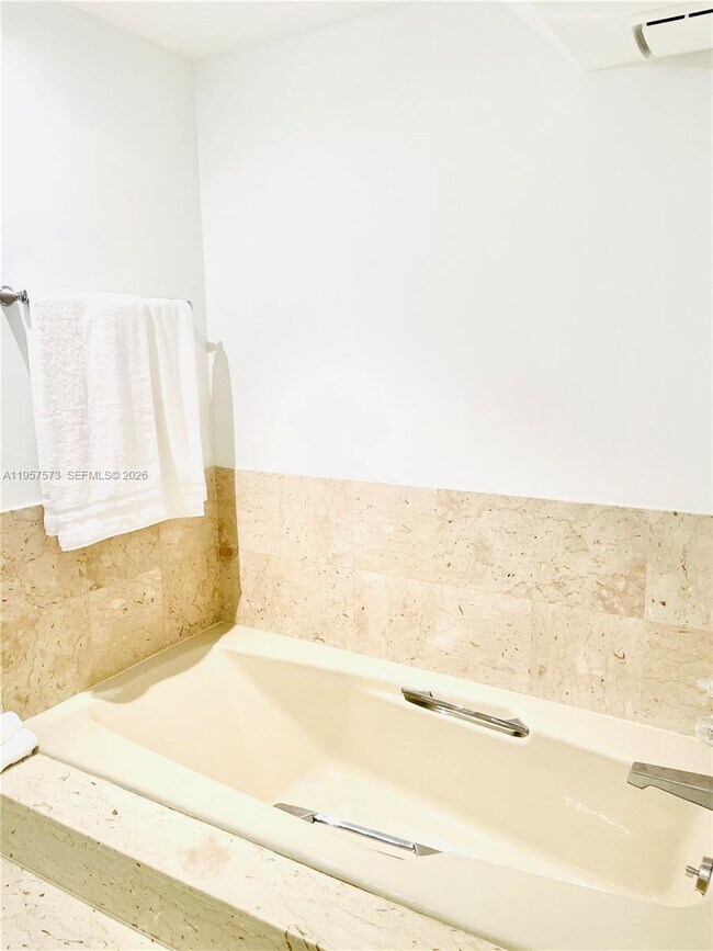 Building Photo - 151 SE 15th Rd