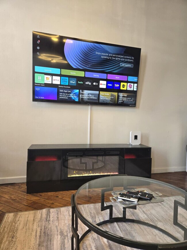 Building Photo - 227 Iron St