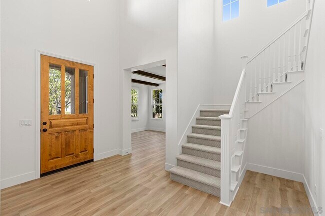 Building Photo - 6338 Huntington Dr