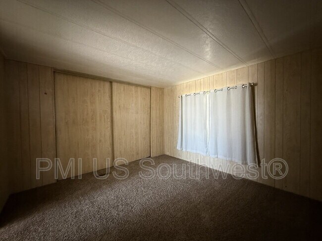 Building Photo - 622 Riverfront Dr
