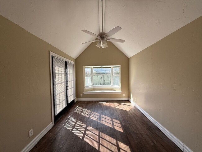 Building Photo - Spacious 4 Bedroom in South Tulsa