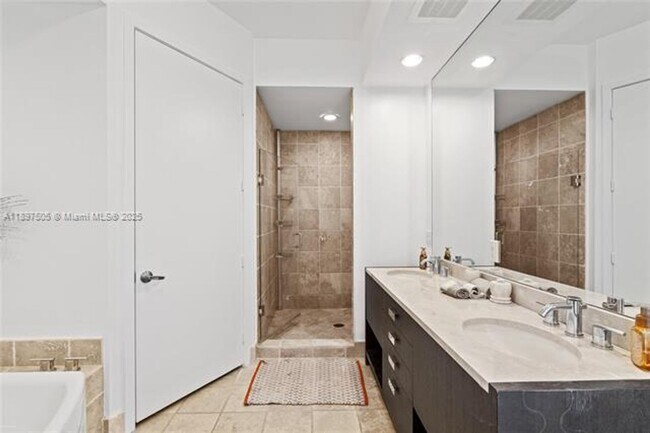 Building Photo - 18201 Collins Ave