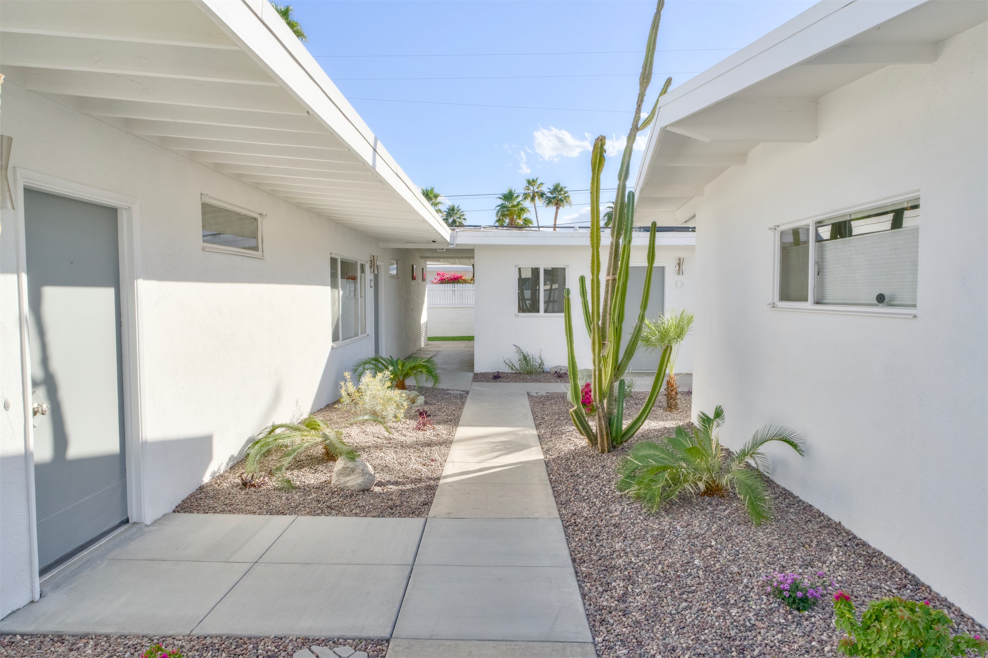 Building Photo - 975 E Camino Parocela