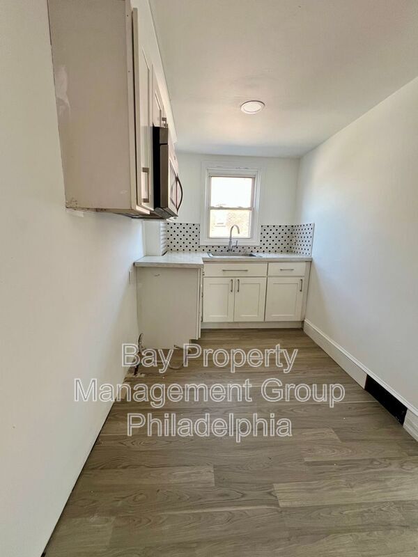 Building Photo - 812 MacDonald St