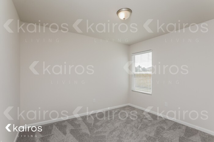 Building Photo - 832 Whispering Creek Ave