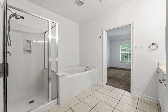 Building Photo - 103 Ledgestone Pl