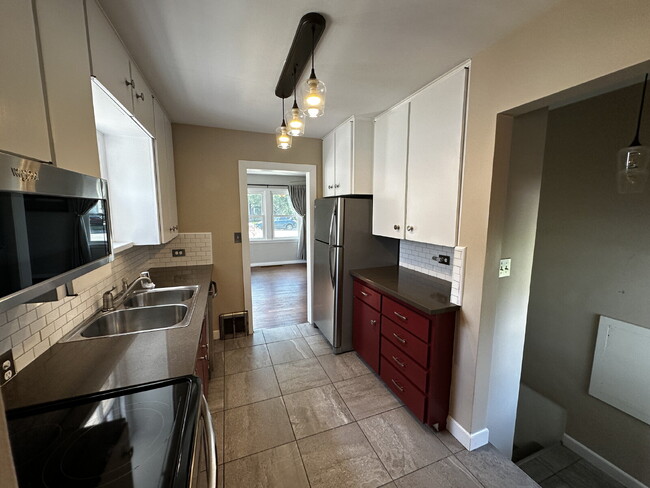 Building Photo - Charming 3-Bed Retreat with Finished Basem...