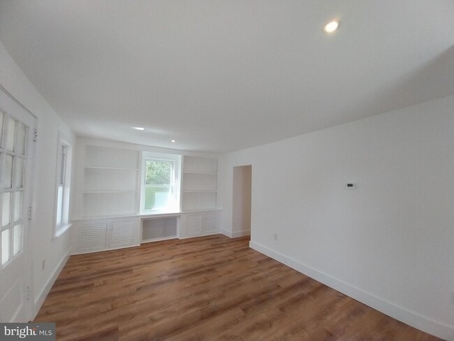 Building Photo - 525 New St