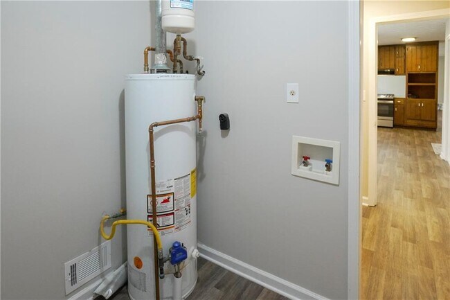 Building Photo - 1802 Driftwood Pl