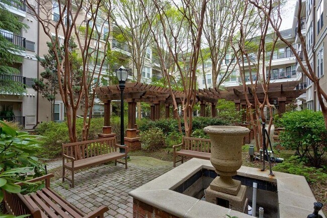 Building Photo - 1850 Cotillion Dr