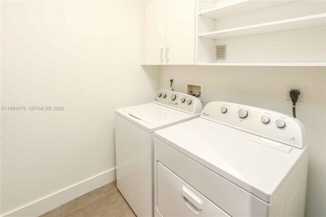 Building Photo - 8250 NW 33rd Terrace