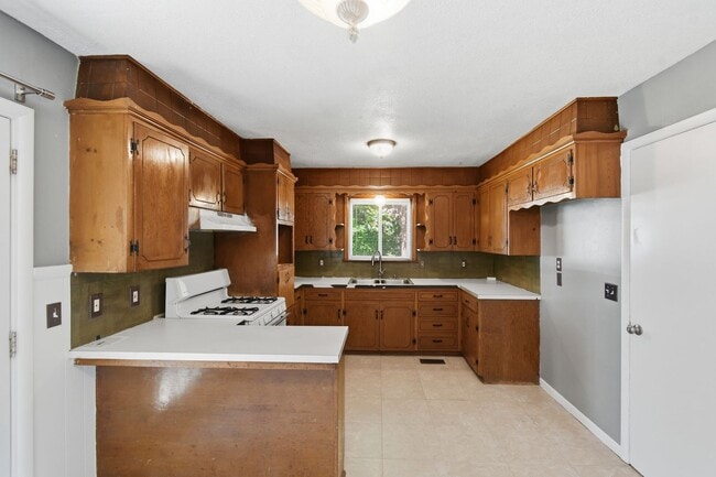 Building Photo - 3 Bed | 1 Bath | Close to Downtown Tulsa