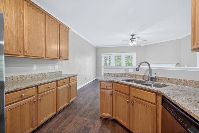 Building Photo - 770 Parkside Townes Ct