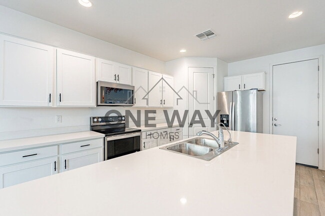 Building Photo - 9258 E Static Ave