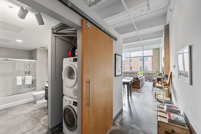 Building Photo - 700 N Washington Ave