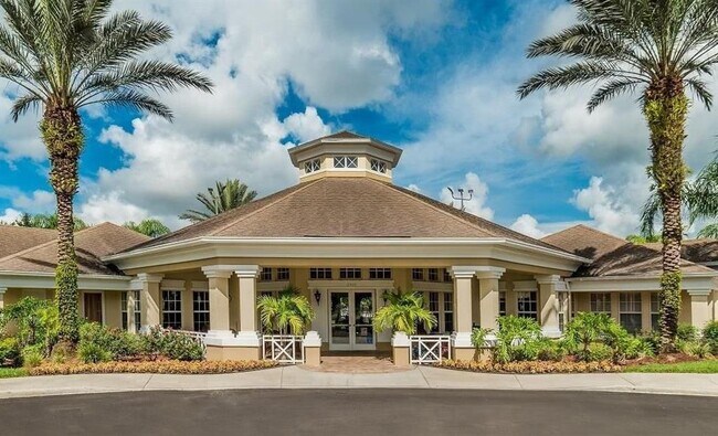 Building Photo - 8212 Fan Palm Way