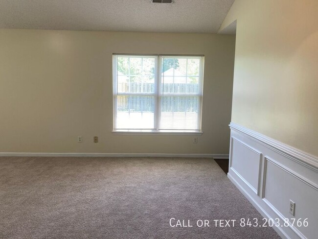 Building Photo - 202 Saturn Ct