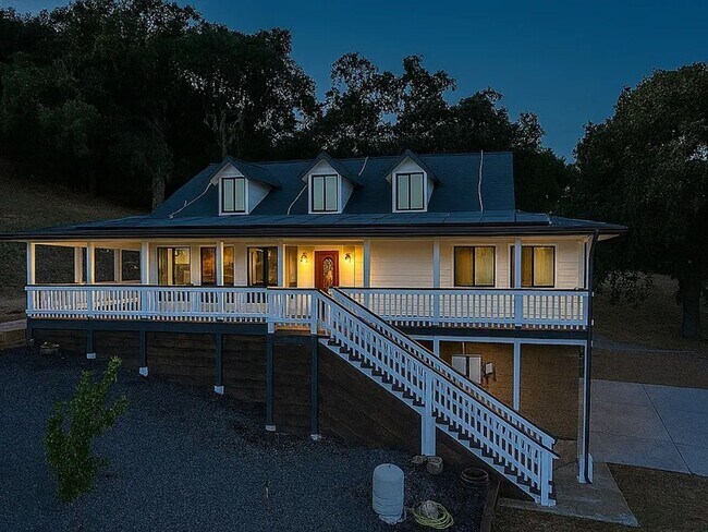 Building Photo - Beautiful 2 Bed 2 Bath Home Available NOW!!!