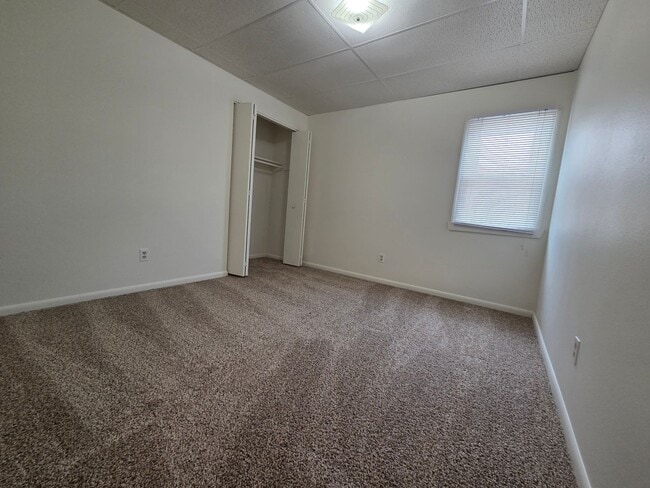 Building Photo - 2 Bed Apartment in the Heart of Golden!