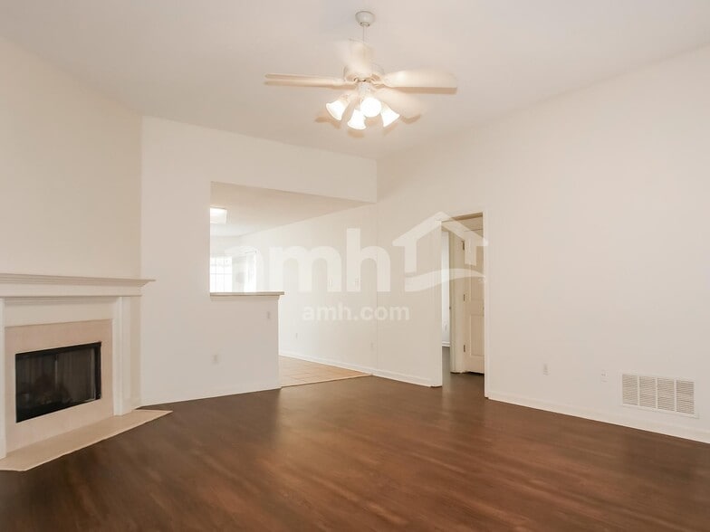 Building Photo - 660 Timber Creek S