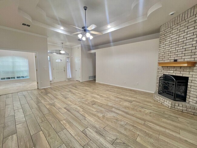 Building Photo - AVAILABLE NOW; APPLY AT OUR WEBSITE TODAY!!