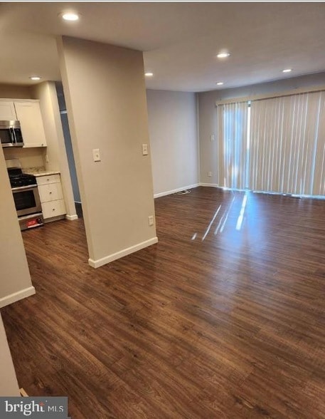 Building Photo - 2115 Woodhollow Dr