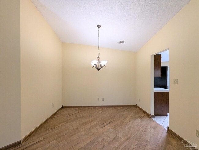 Building Photo - 512 Quail Nest Ln