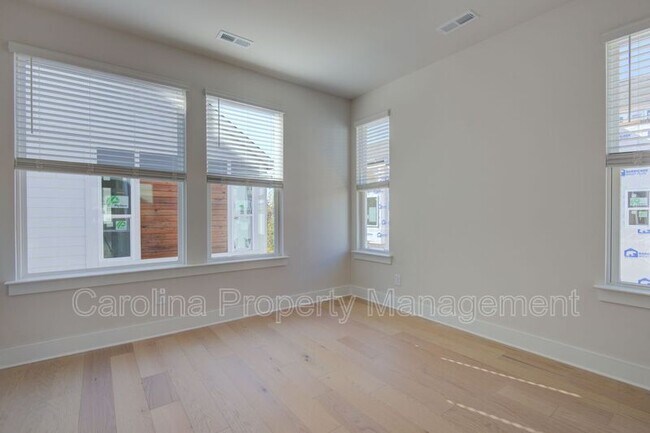 Building Photo - 5045 York Park Ln