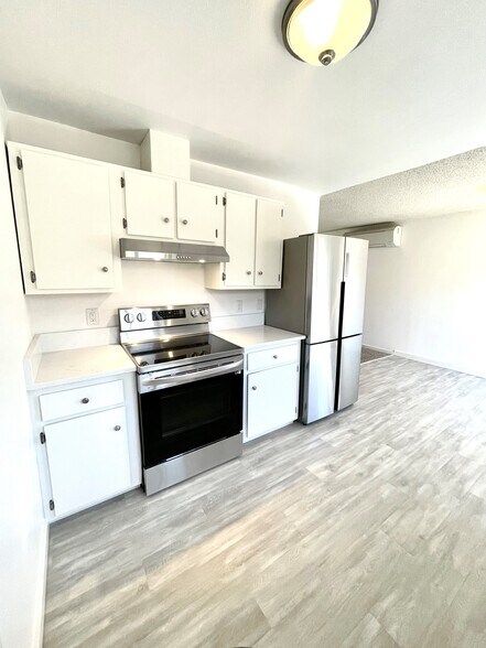 Building Photo - 2142 Rhodora St