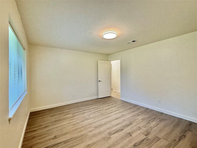 Building Photo - 2043 Cherry Laurel Dr