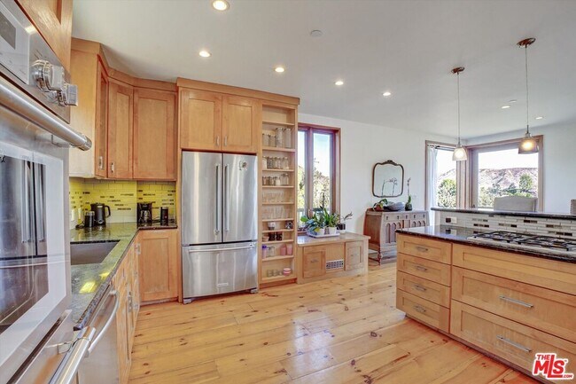 Building Photo - 1850 Olivera Dr