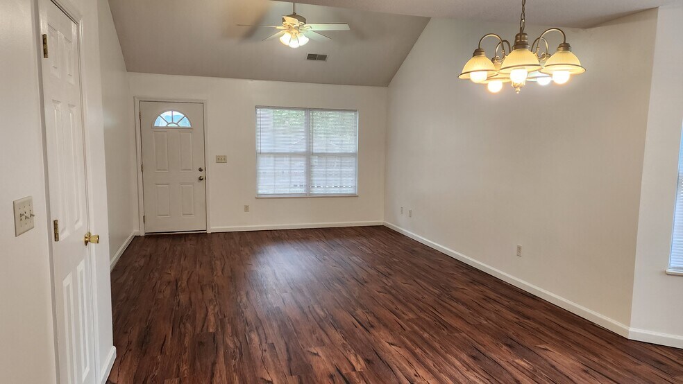 Building Photo - 1521 Mayberry Ln