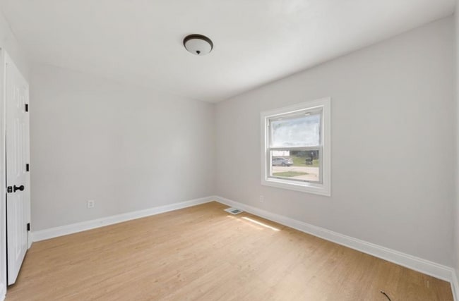 Building Photo - 1282 Summit Dr