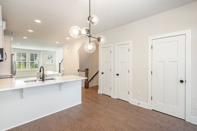 Building Photo - Townhome in West Charlotte