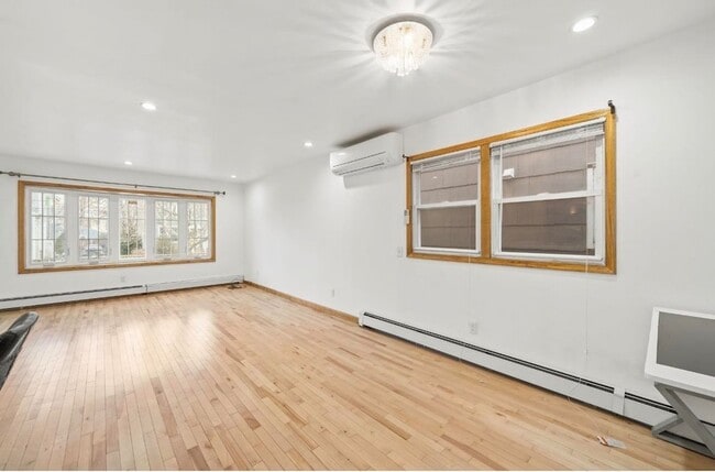 Building Photo - 93 Lord Ave